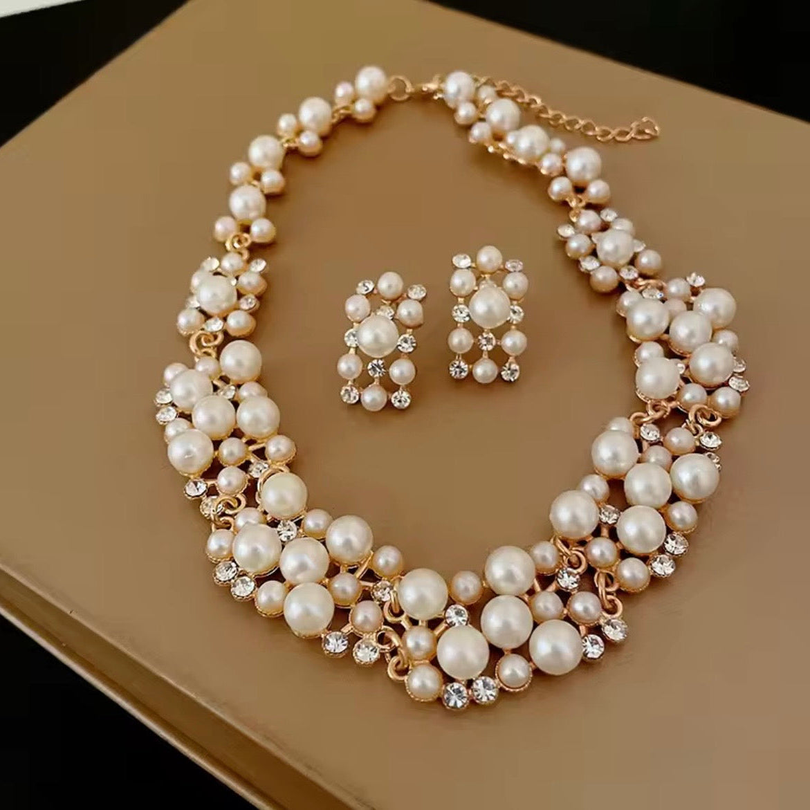 The Belgravia Pearl Jewellery Set